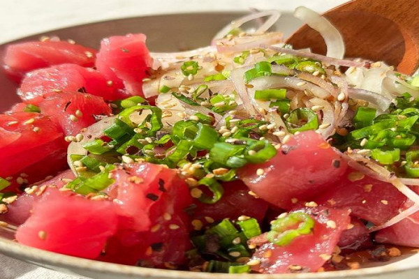 Tuna Poke with Rice Paper Chips