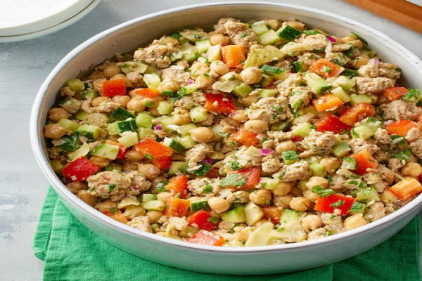 Lebanese Garlic Chickpea Salad