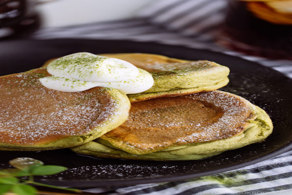 Matcha Soufflé Pancakes