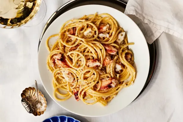 Buttery Garlic Crab Noodles