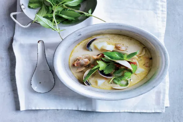 Curry Coconut Clam Chowder, Papi Style