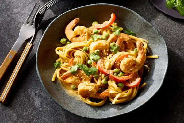Shrimp Stir Fry Noodles with Peanut Sauce